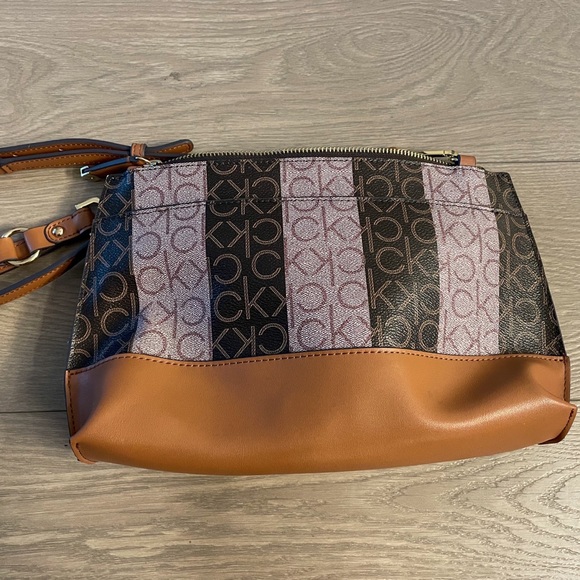 Calvin Klein Crossbody Bag - Picture 3 of 14